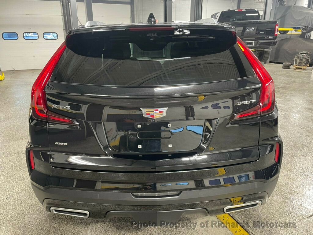 Used 2024 Cadillac XT4 Premium Luxury image 7