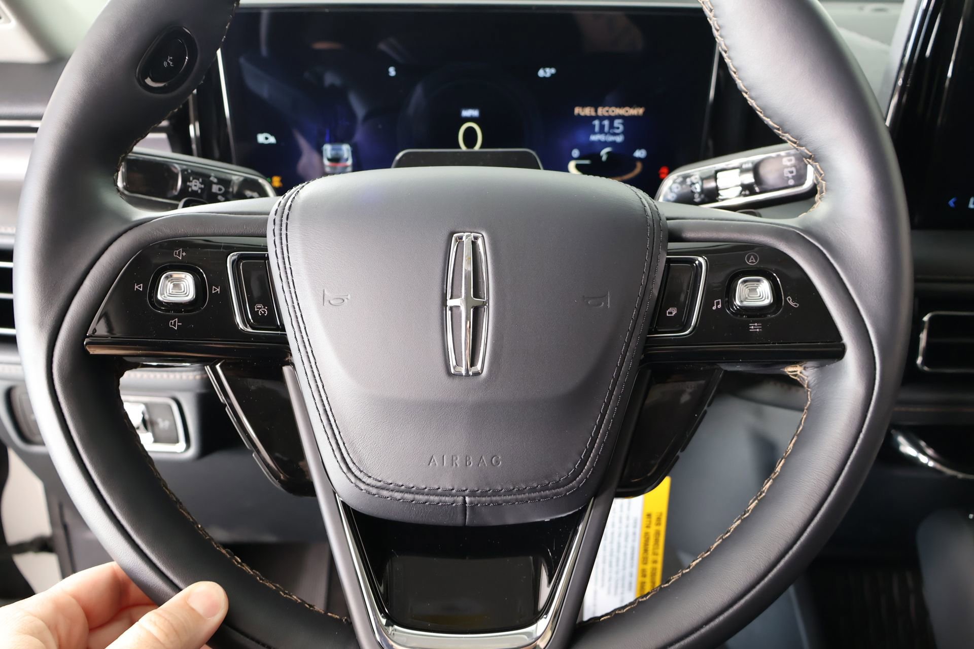 New 2026 Lincoln Aviator AWD image 3