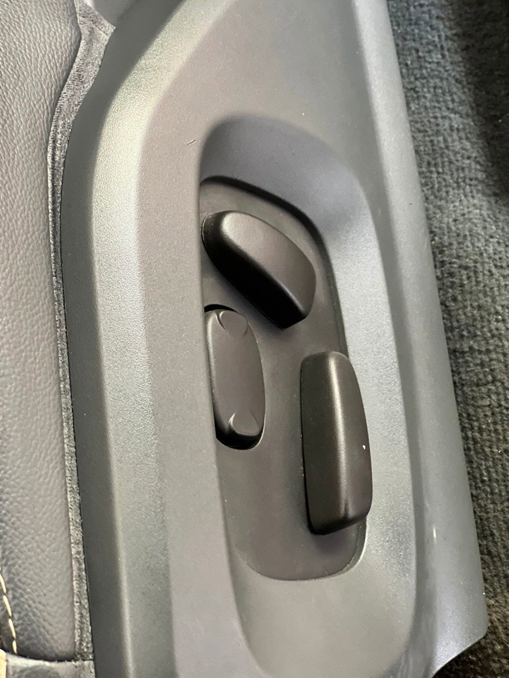 Used 2015 Land Rover Range Rover Evoque Dynamic image 17