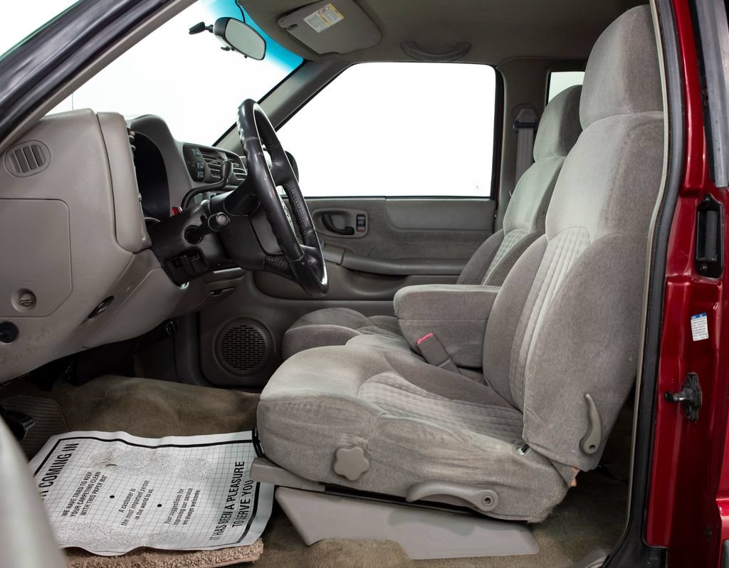 Used 2002 Chevrolet S10 Pickup LS w/ LS Preferred Equipment Group AWD/4WD image 8