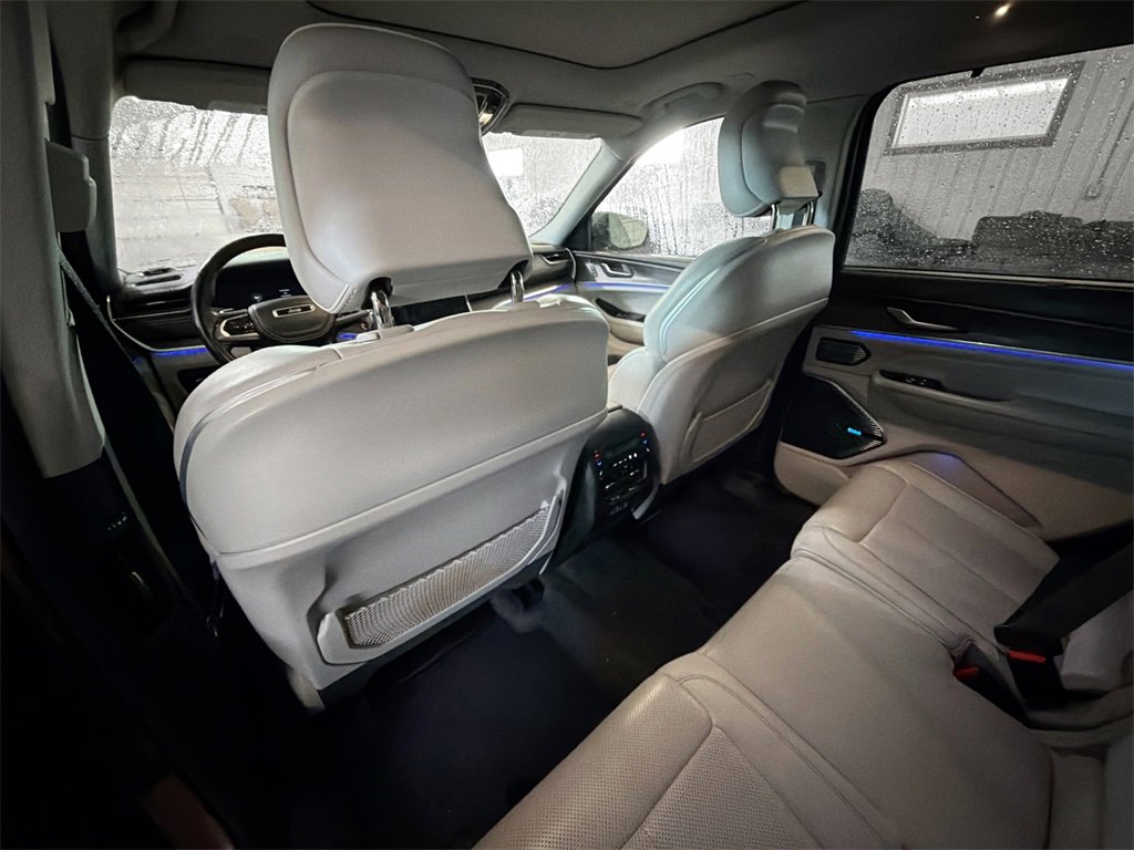 Used 2021 Jeep Grand Cherokee L Overland w/ Advanced Protech Group III image 18