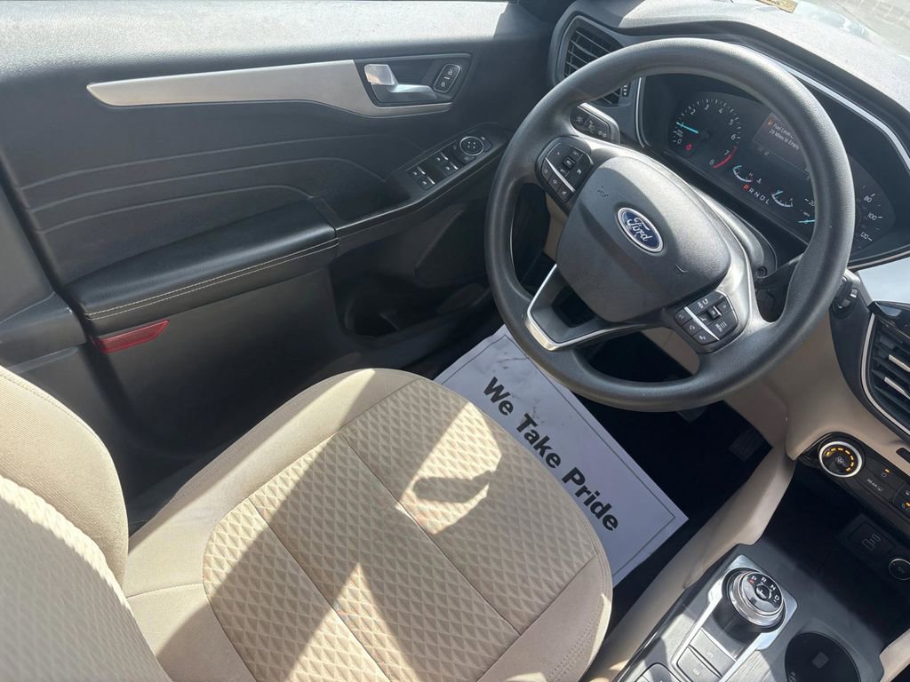 Used 2021 Ford Escape SE image 14