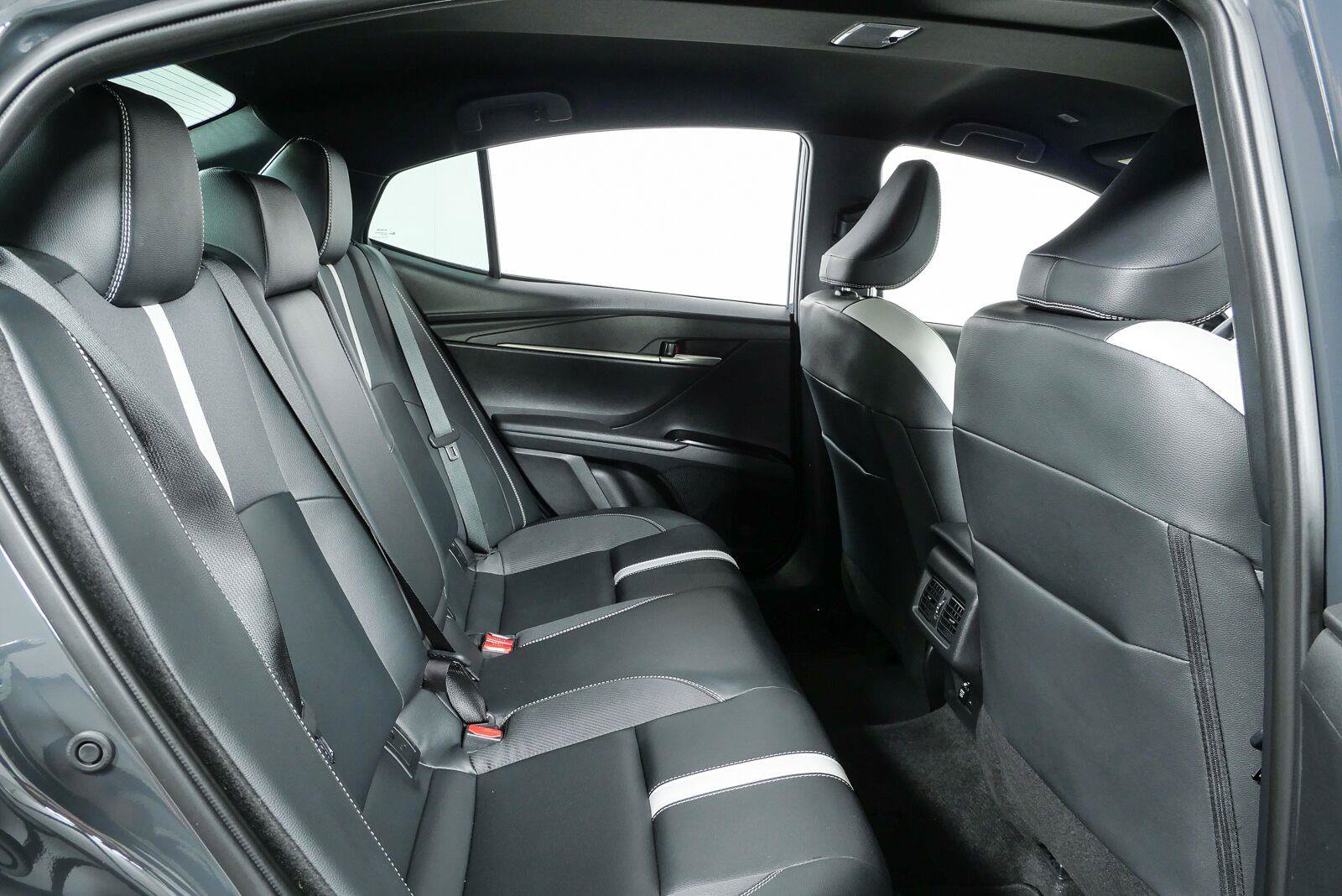 Used 2025 Toyota Camry SE w/ Convenience Package FWD image 20