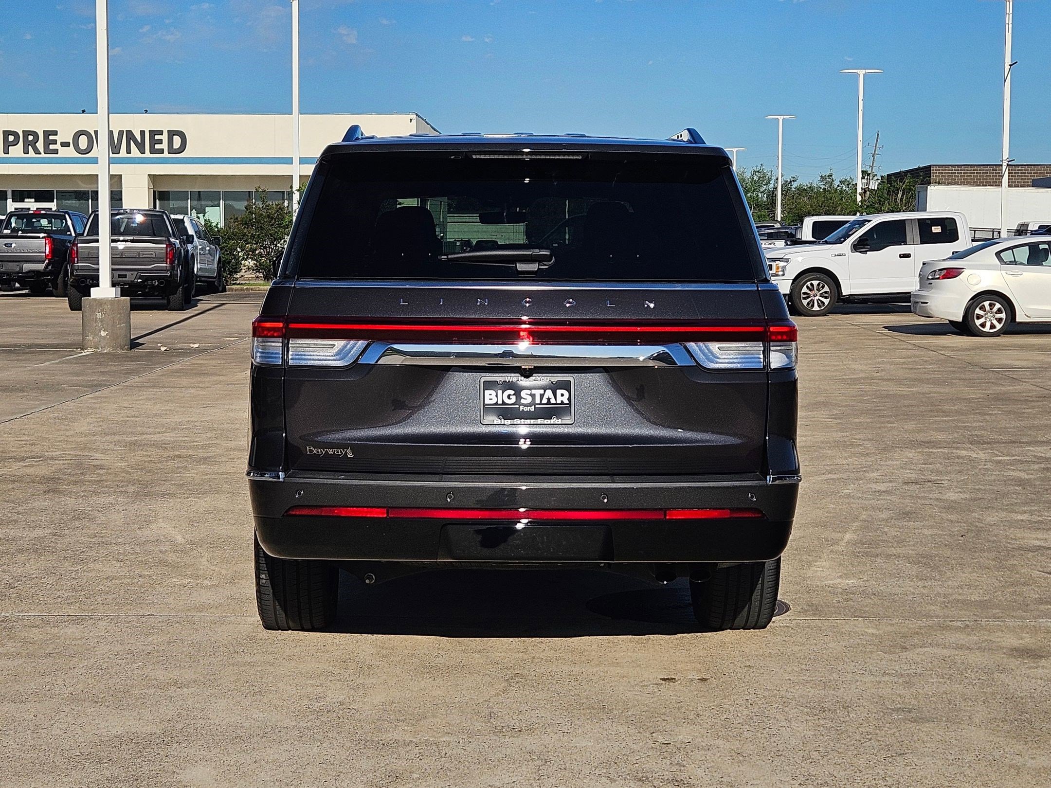 Used 2024 Lincoln Navigator L Reserve image 5