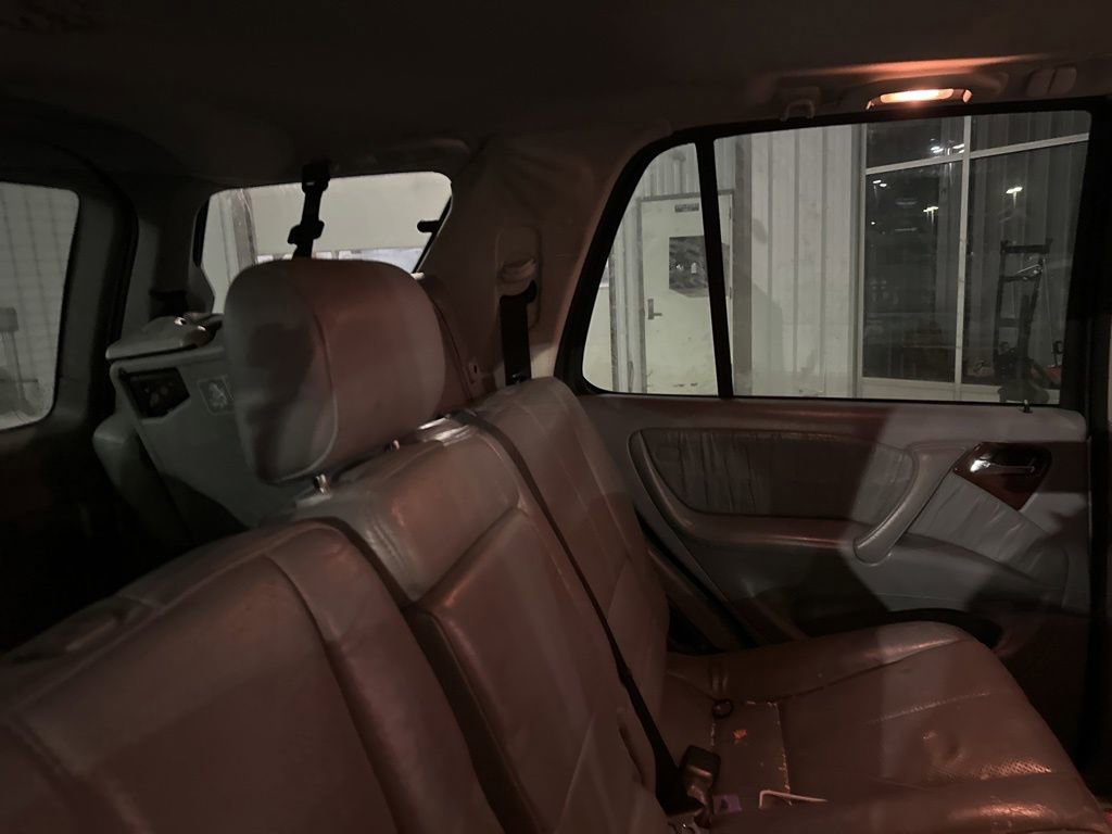 Used 2000 Mercedes-Benz ML 320 4MATIC image 33