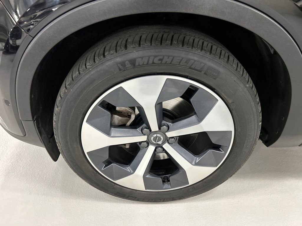 Used 2023 Volvo XC40 B5 Plus w/ Driver Assist Package AWD/4WD image 8