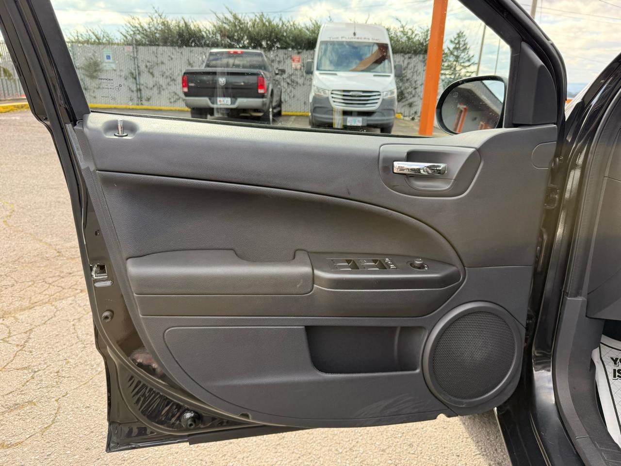 Used 2010 Dodge Caliber SXT image 11