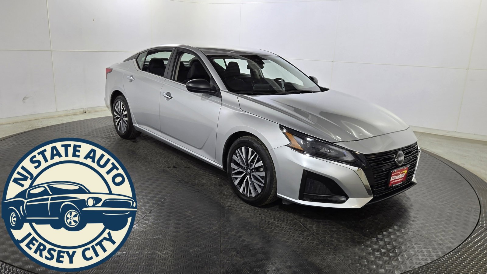 Used 2024 Nissan Altima 2.5 SV image 1