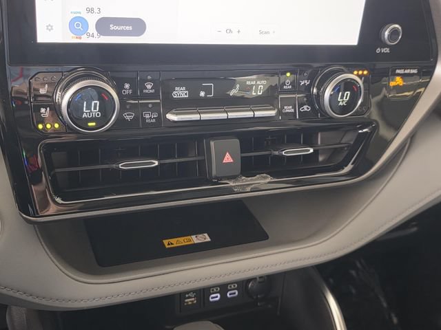 Certified 2024 Toyota Highlander Limited FWD image 24