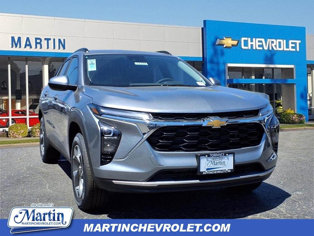 New 2025 Chevrolet Trax LT w/ Driver Confidence Package