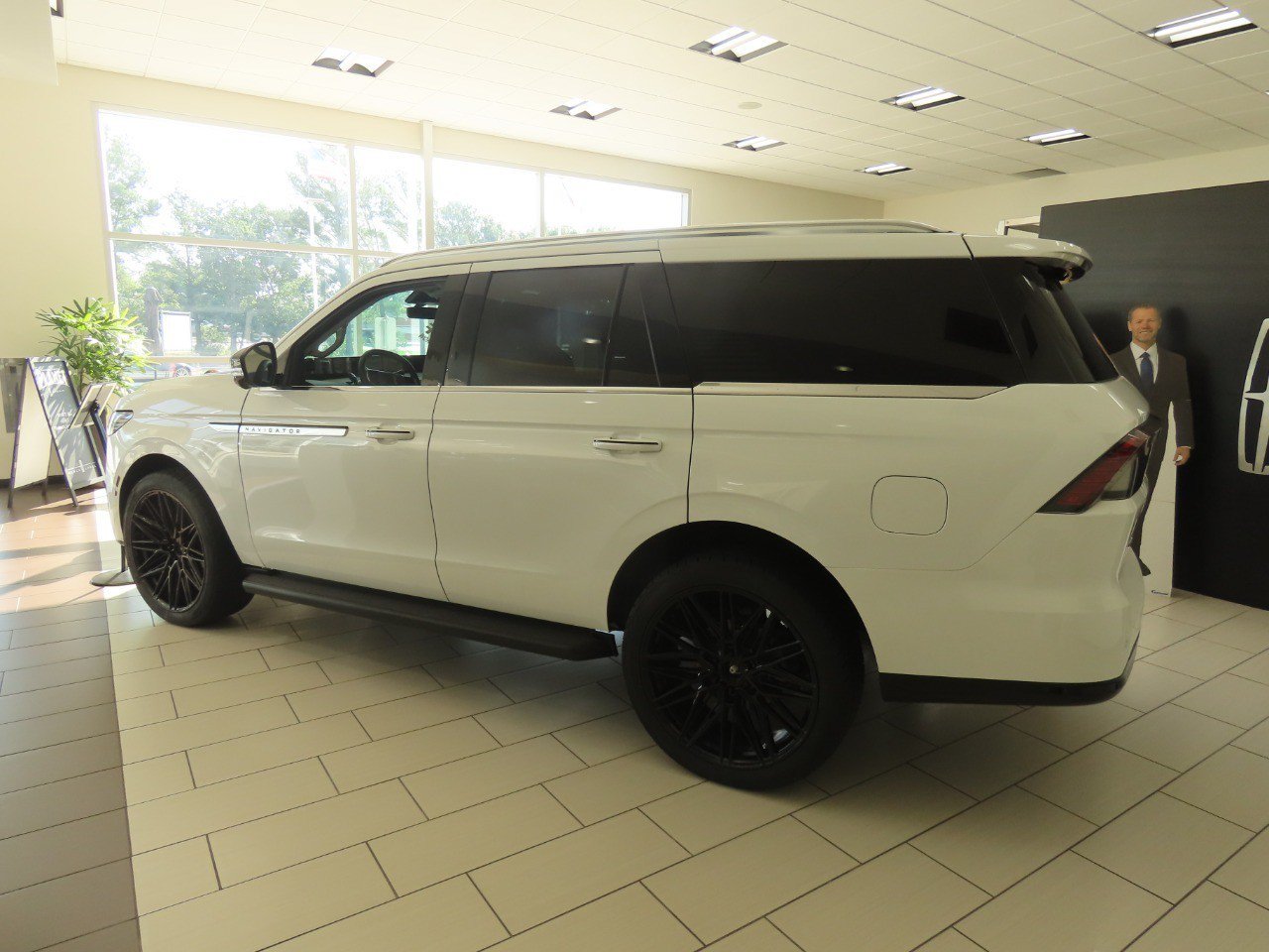 New 2026 Lincoln Navigator Premiere AWD/4WD image 44