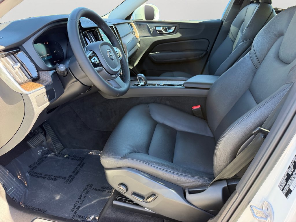 Used 2023 Volvo XC60 B5 Plus AWD/4WD image 16