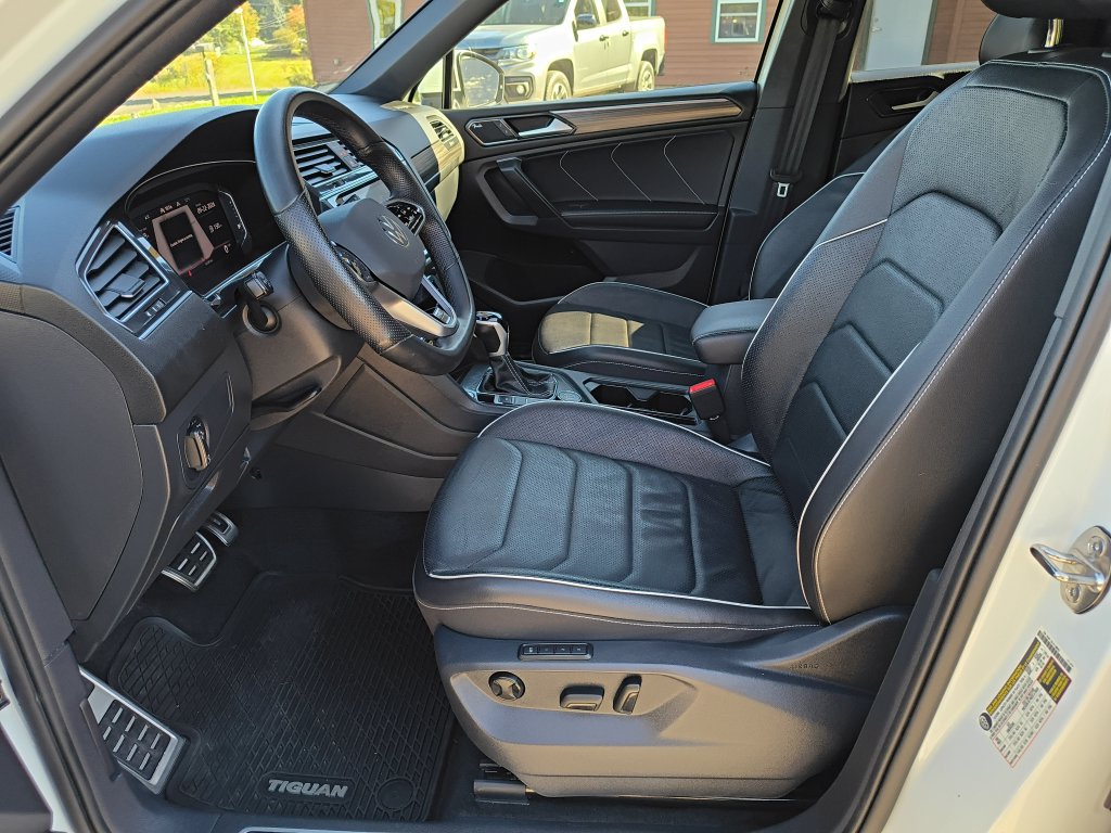 Used 2024 Volkswagen Tiguan SEL R-Line AWD/4WD image 9