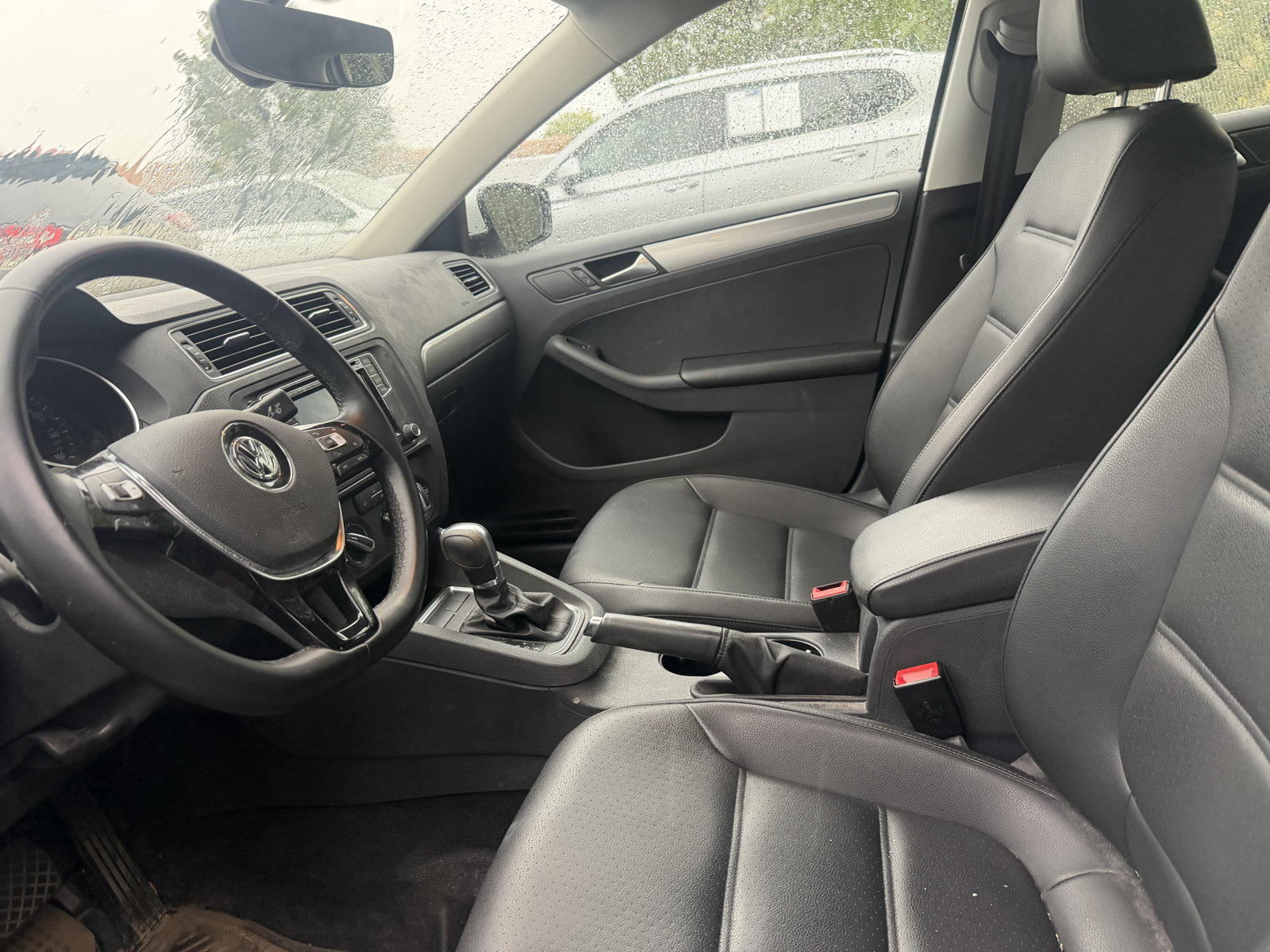 Used 2017 Volkswagen Jetta SE FWD image 2