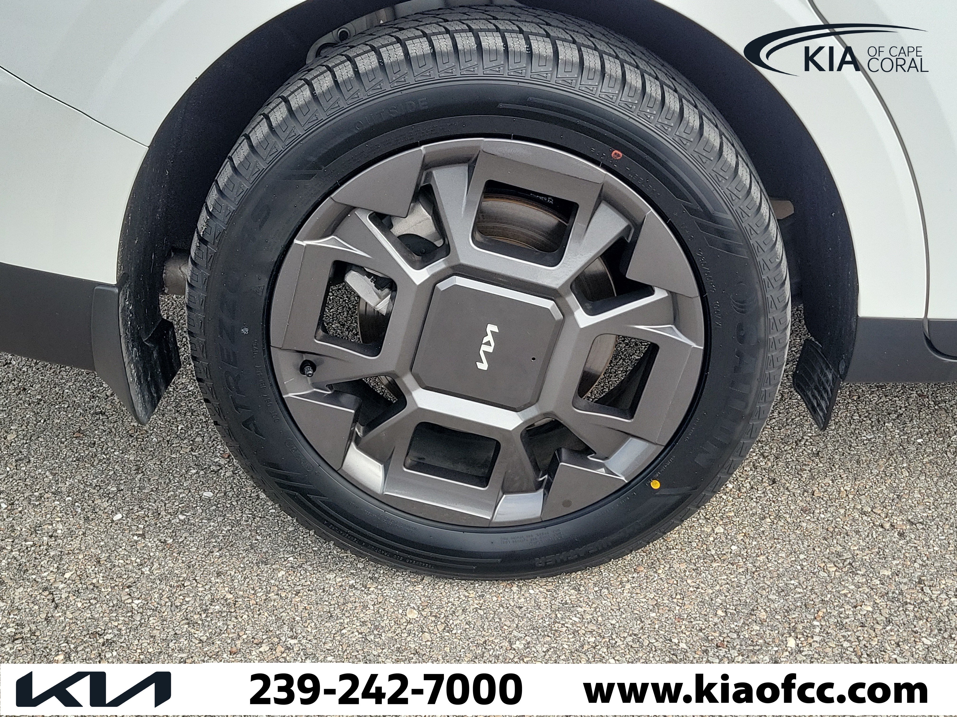 Certified 2025 Kia Carnival EX FWD image 9