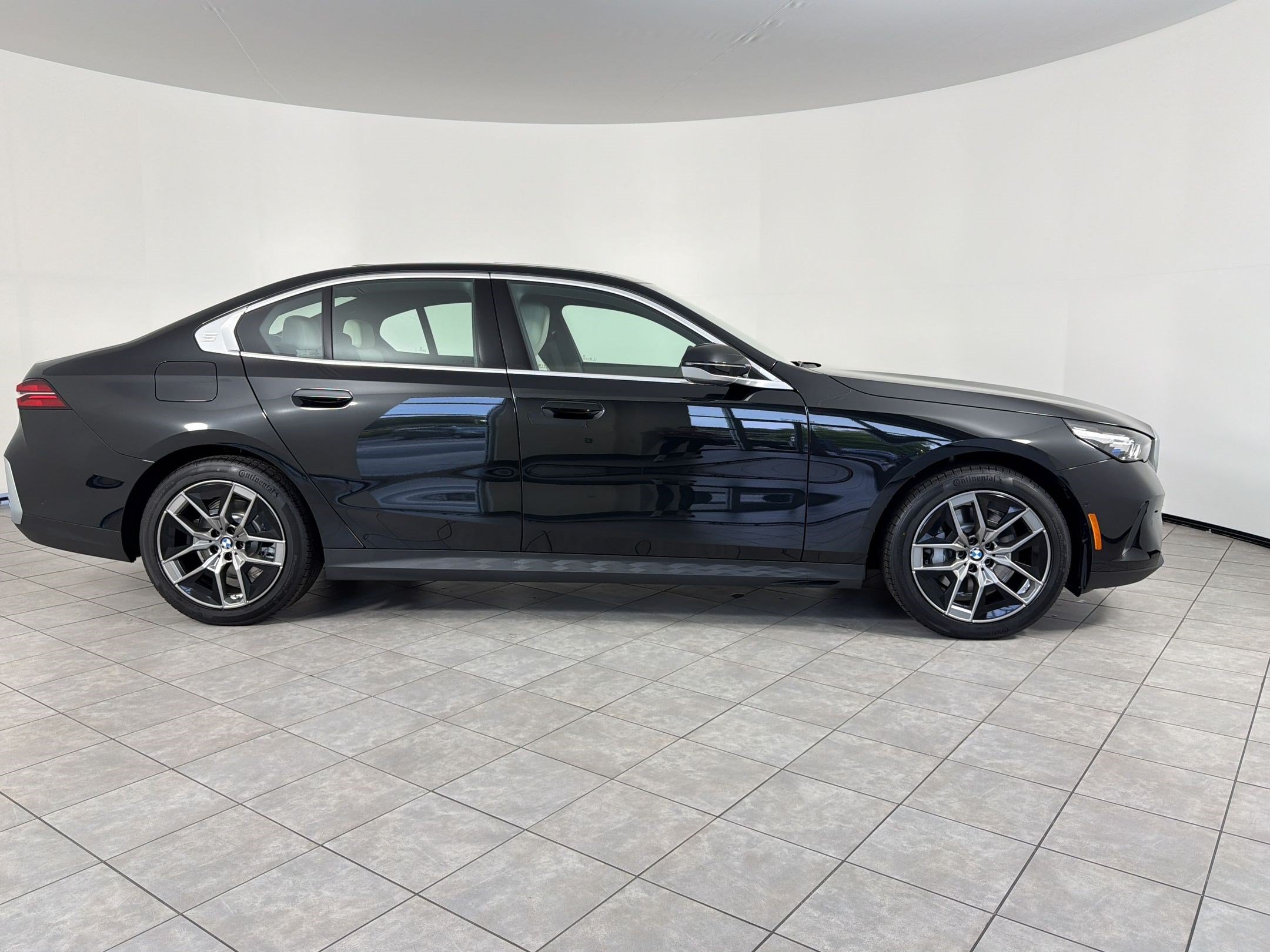 New 2027 BMW 530i RWD image 8