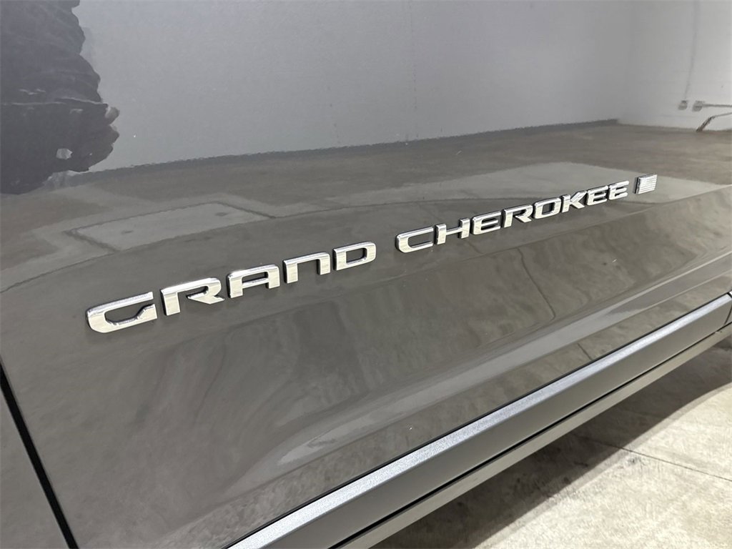 Used 2022 Jeep Grand Cherokee Limited image 27