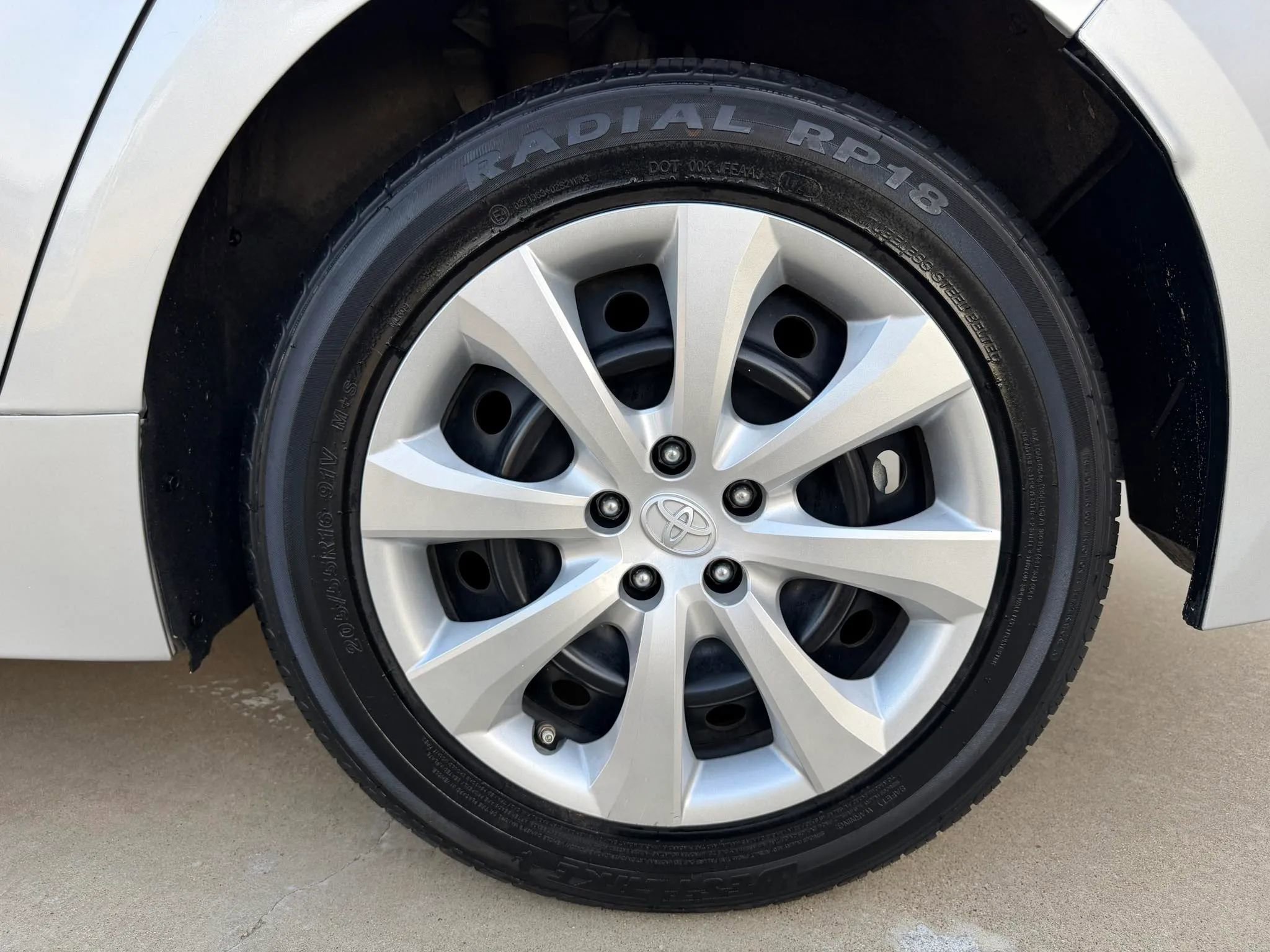 Used 2020 Toyota Corolla LE FWD image 28
