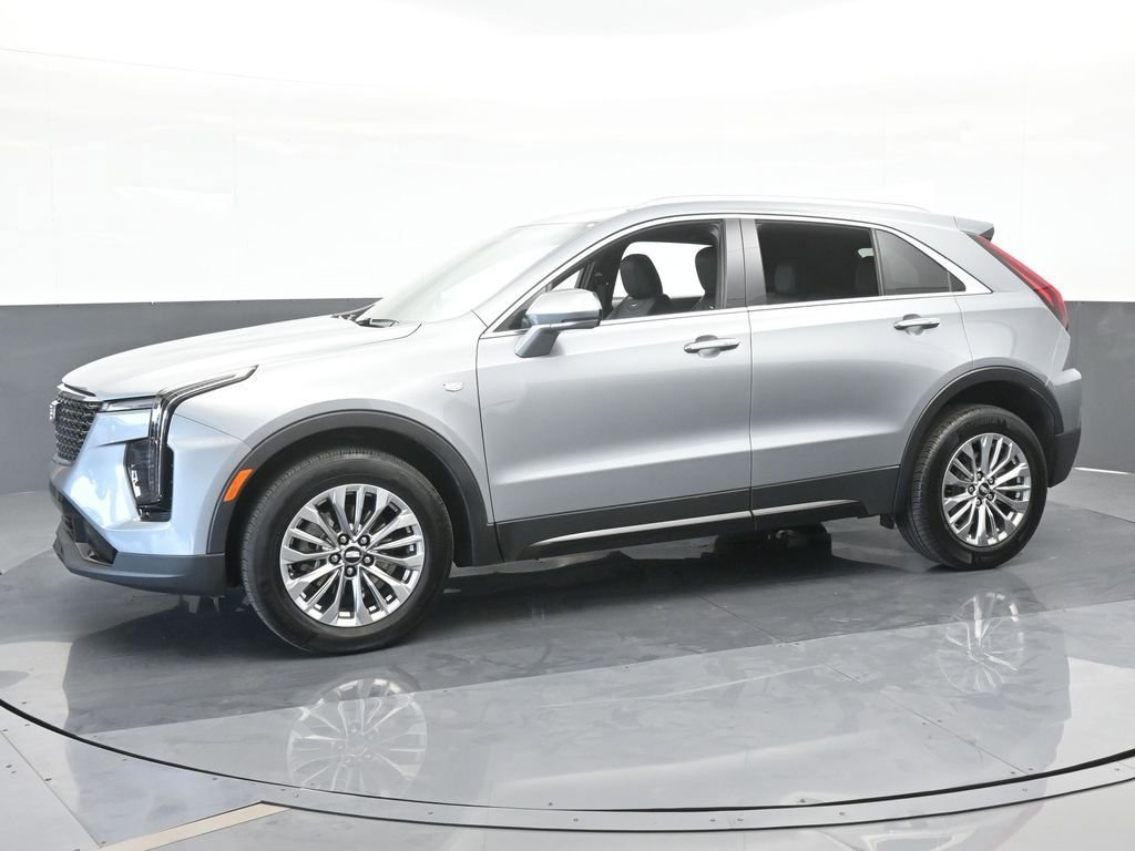 Used 2024 Cadillac XT4 Premium Luxury image 2