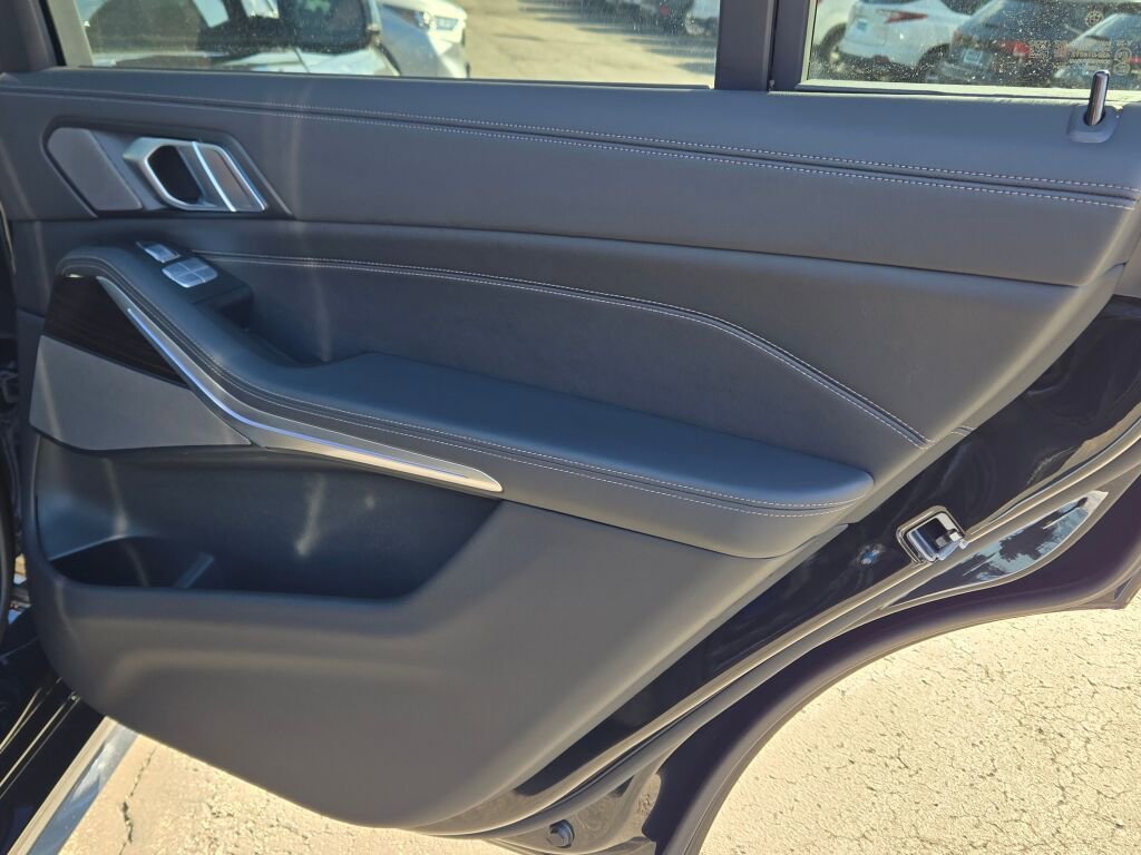 Used 2024 BMW X7 M60i w/ Executive Package image 21