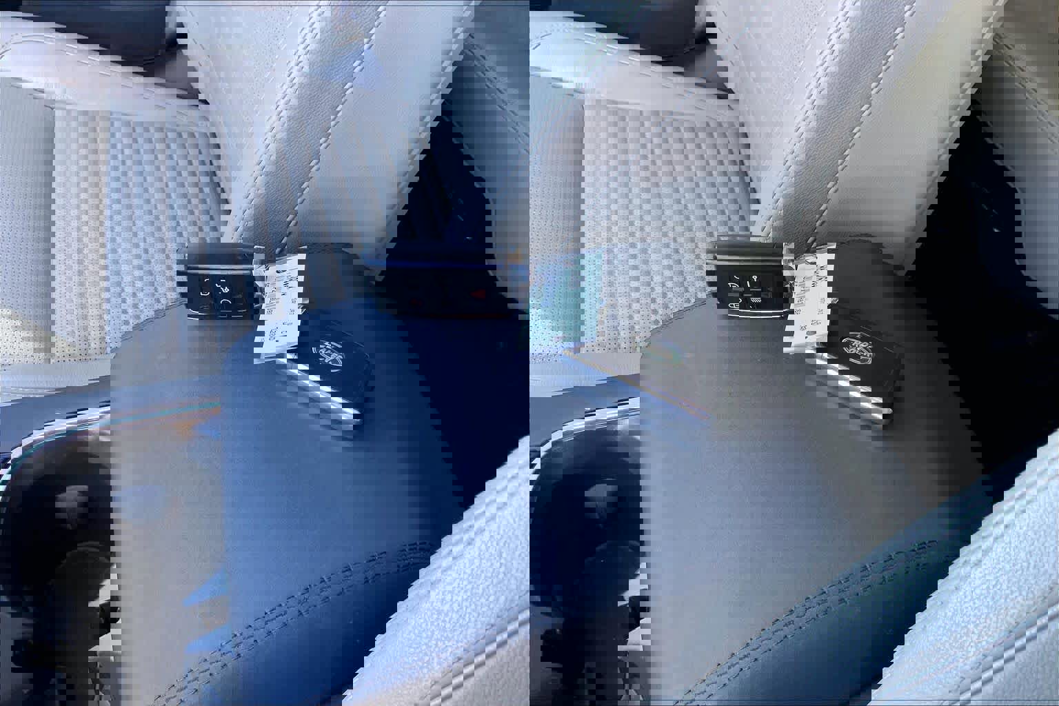 Used 2020 Land Rover Discovery Sport SE image 15