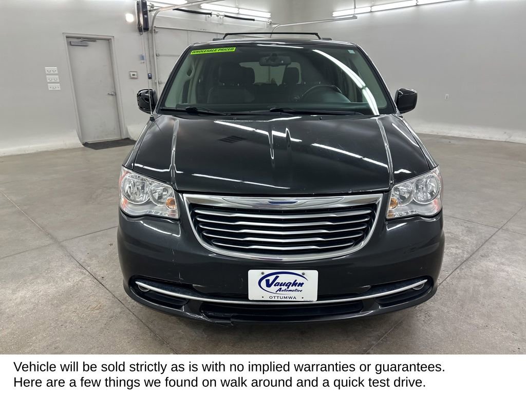 Used 2016 Chrysler Town & Country Touring image 4