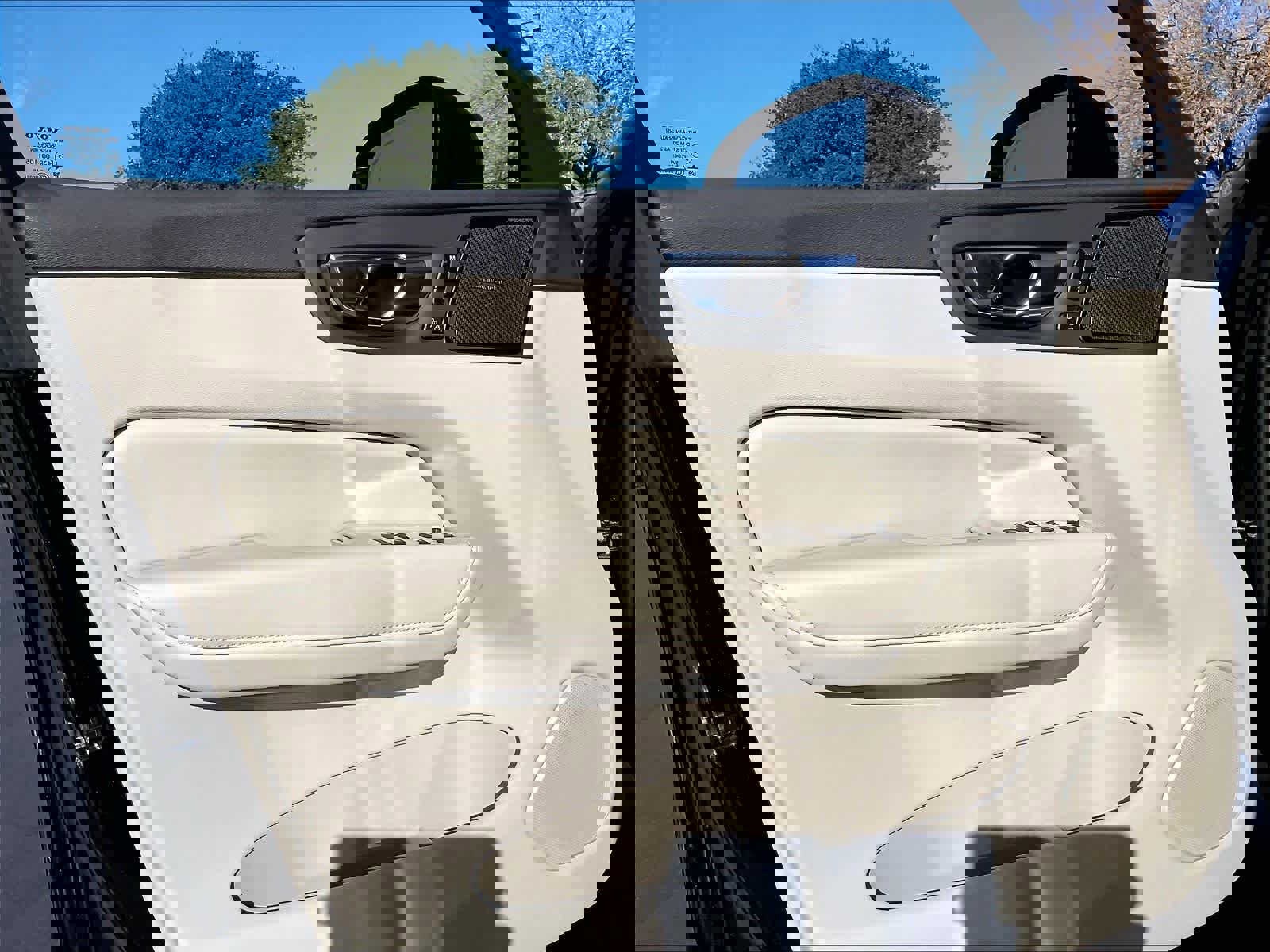 Used 2023 Volvo XC60 T8 Ultimate w/ Climate Package image 25