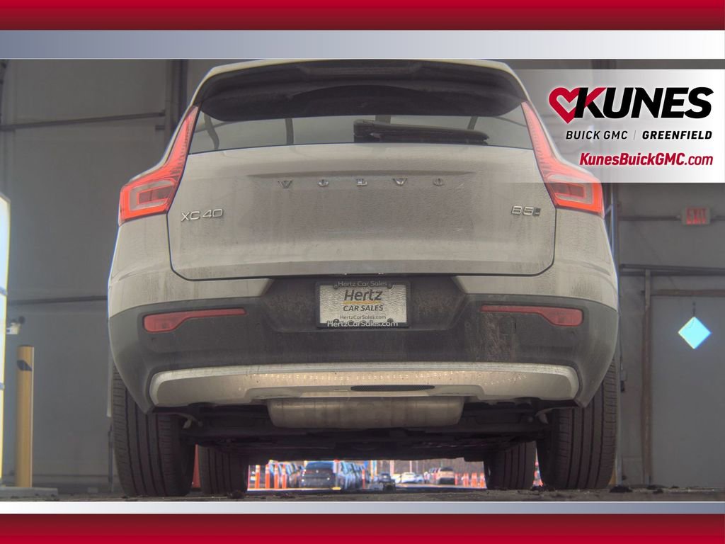 Used 2024 Volvo XC40 B5 Core image 12