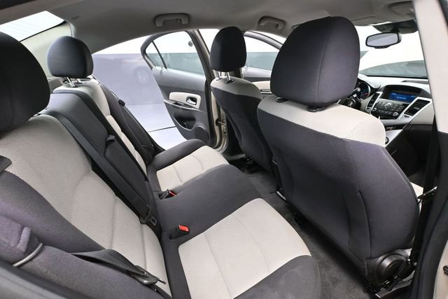 Used 2013 Chevrolet Cruze LS FWD image 37