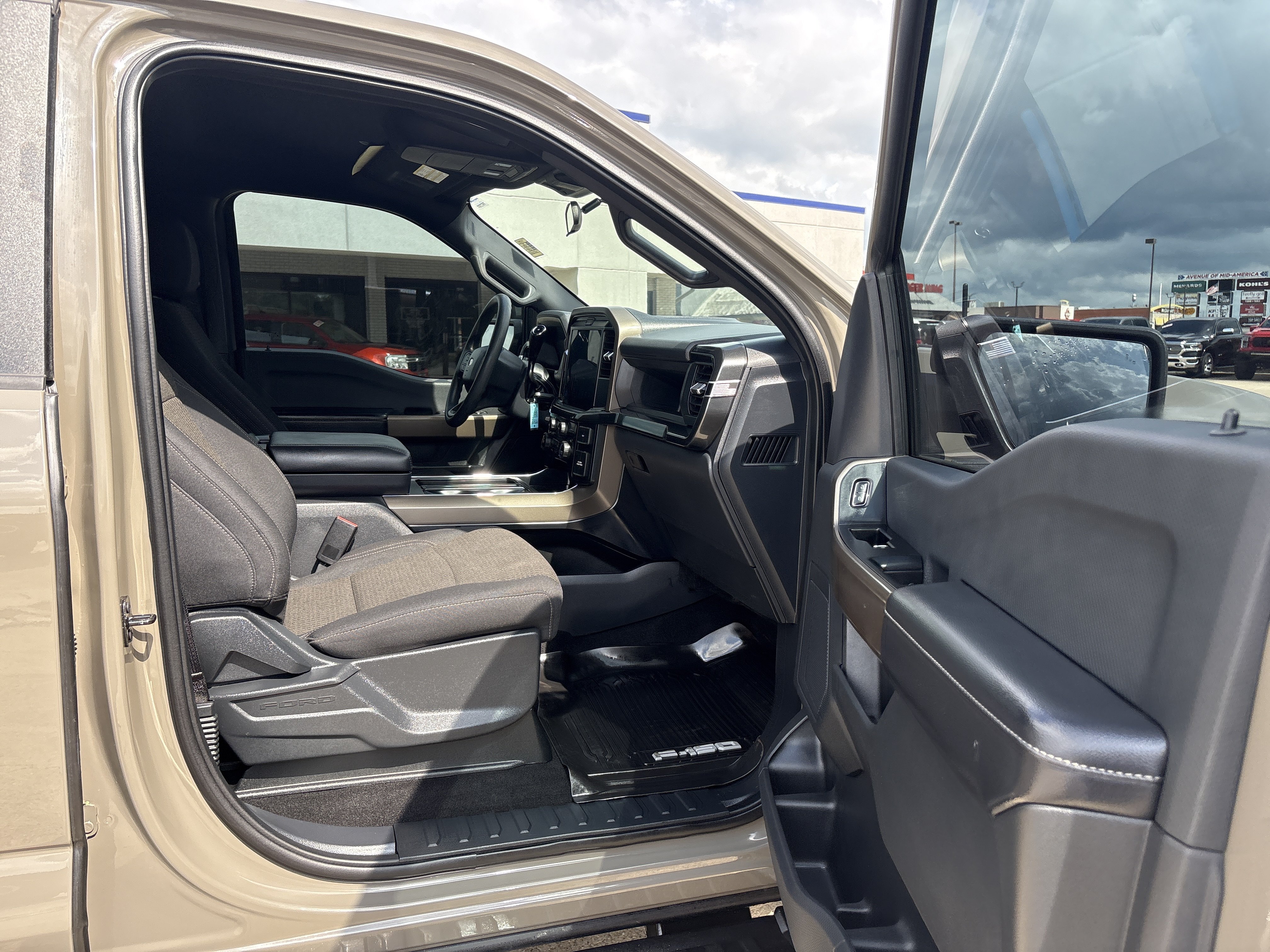 Used 2025 Ford F150 STX w/ Equipment Group 201A FX4 AWD/4WD image 10