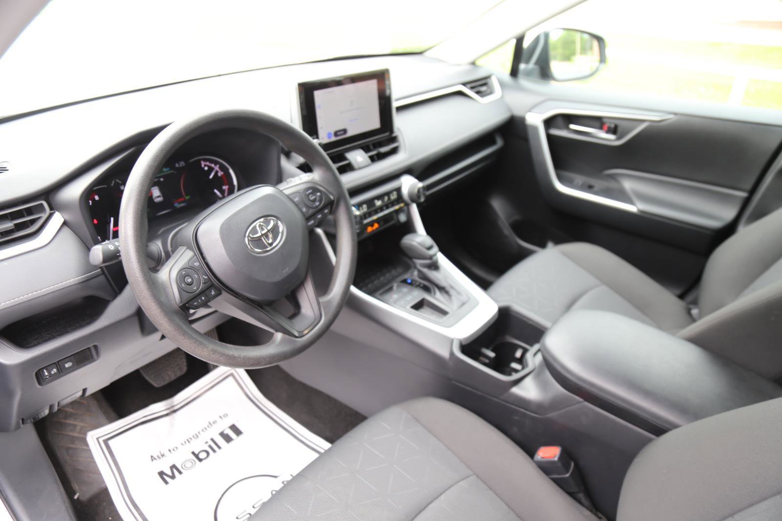 Used 2024 Toyota RAV4 XLE FWD image 5