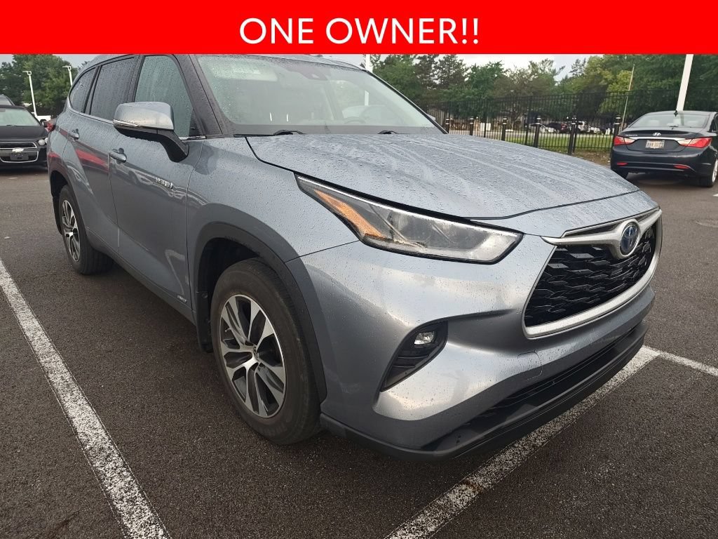 Used 2021 Toyota Highlander XLE AWD/4WD image 3