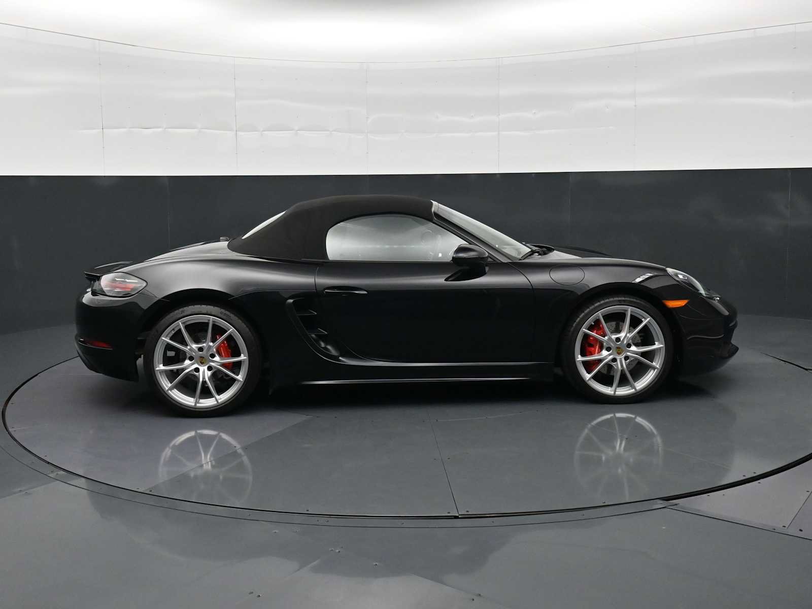 Certified 2024 Porsche 718 Boxster S RWD image 22