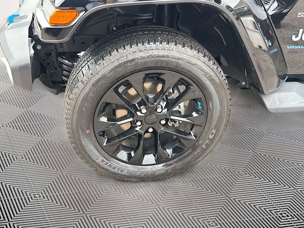 Used 2023 Jeep Wrangler Unlimited Sahara w/ Cold Weather Group image 35