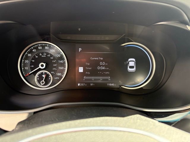 Used 2025 Genesis G70 2.5T image 13