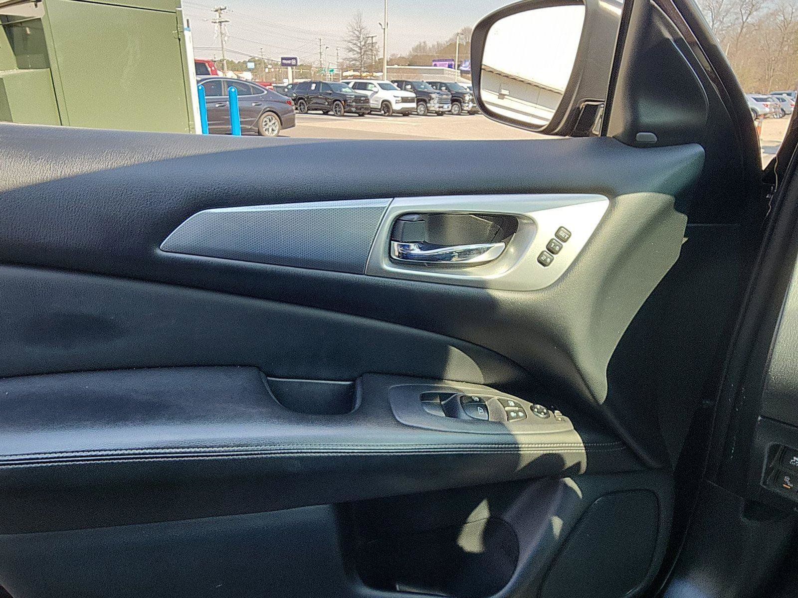 Used 2020 Nissan Pathfinder SL image 18