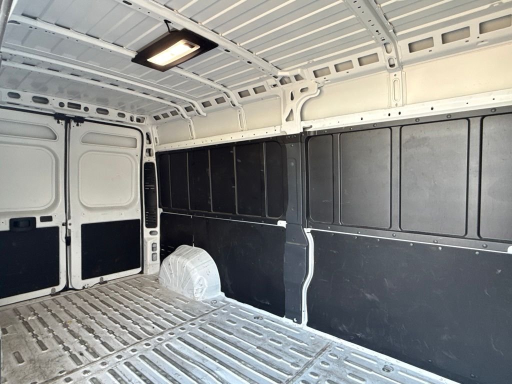 Used 2024 RAM ProMaster 2500 w/ Convenience Group FWD image 16