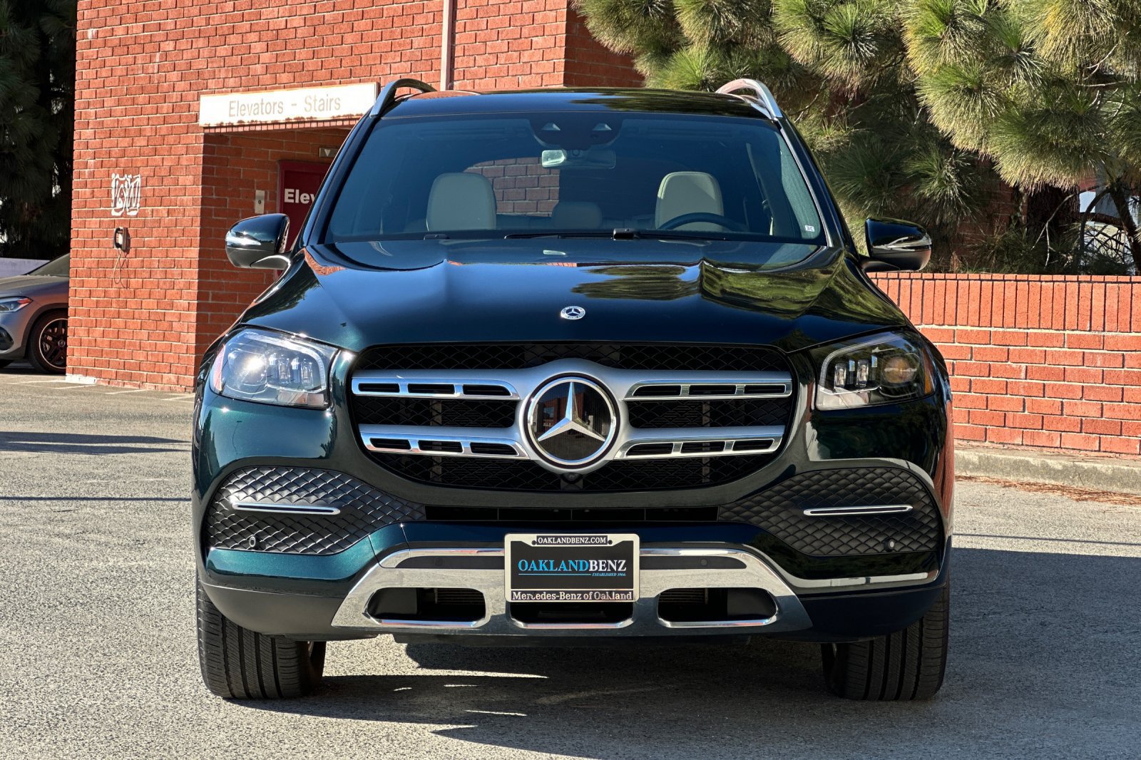 Used 2023 Mercedes-Benz GLS 450 4MATIC image 9