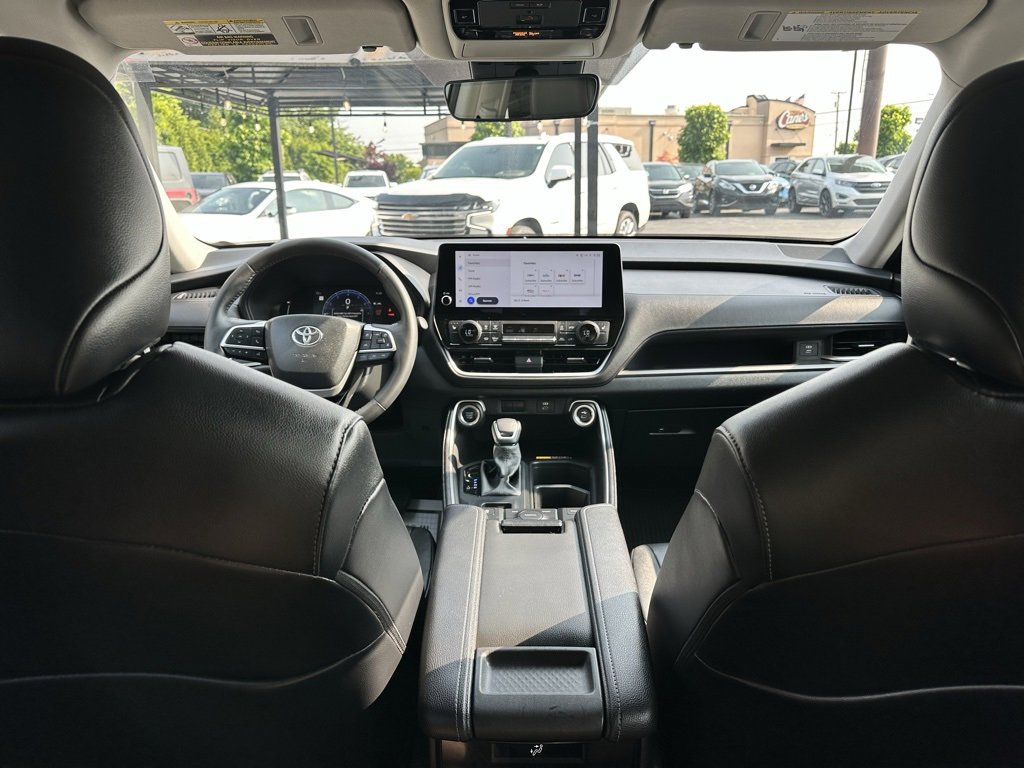 Used 2024 Toyota Grand Highlander XLE image 2