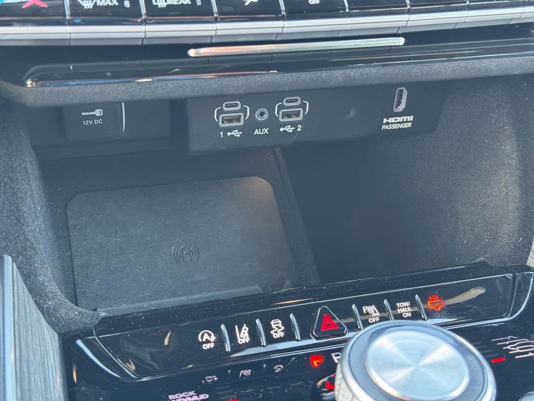 Used 2022 Jeep Wagoneer Series III w/ Flexible Seating Group image 19