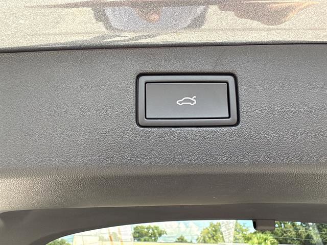 New 2025 Volkswagen Tiguan SE R-Line image 12