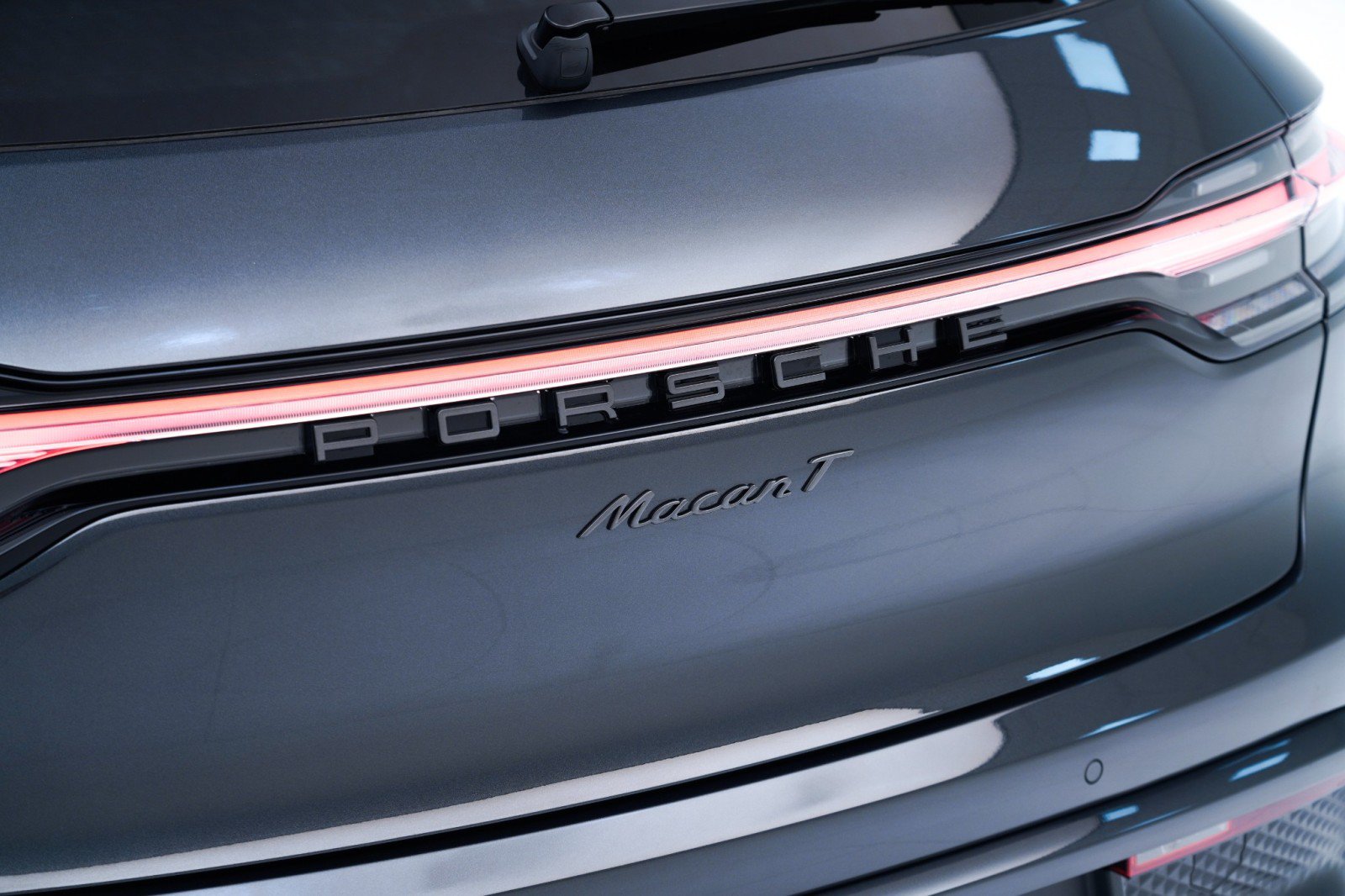 Certified 2026 Porsche Macan Turbo AWD/4WD image 13