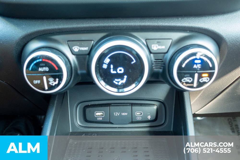 Used 2024 Hyundai Venue Limited FWD image 37