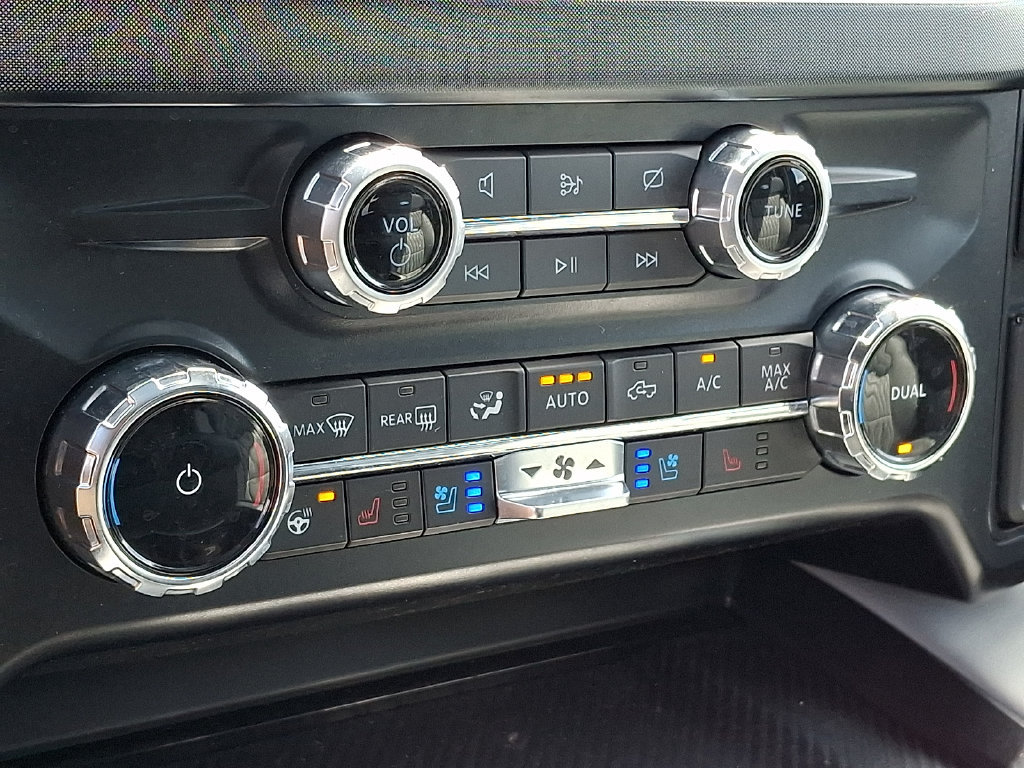 Used 2024 Ford F350 Limited w/ FX4 Off-Road Package AWD/4WD image 17