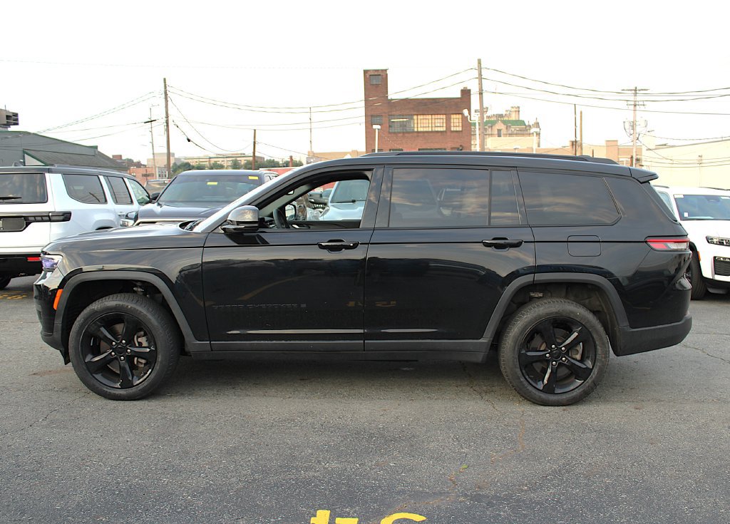 Used 2023 Jeep Grand Cherokee L Laredo AWD/4WD image 3