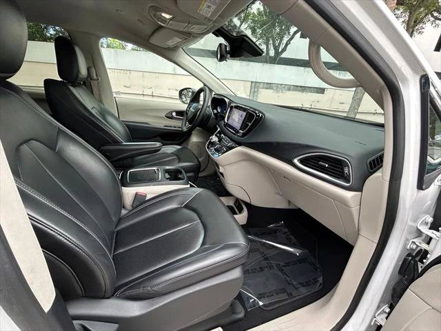 Certified 2023 Chrysler Pacifica Touring-L FWD image 32