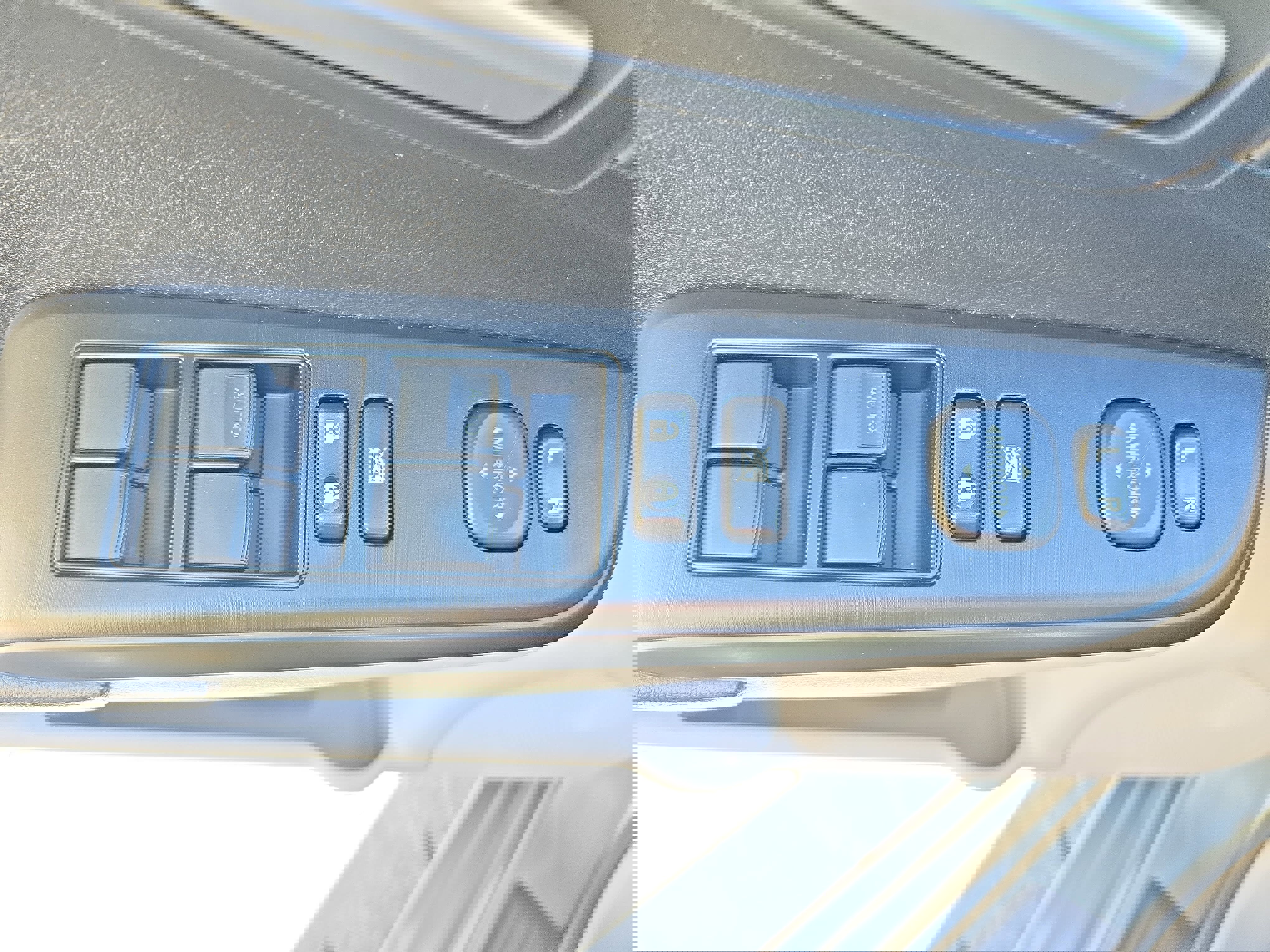 Used 2014 Toyota Camry L image 25