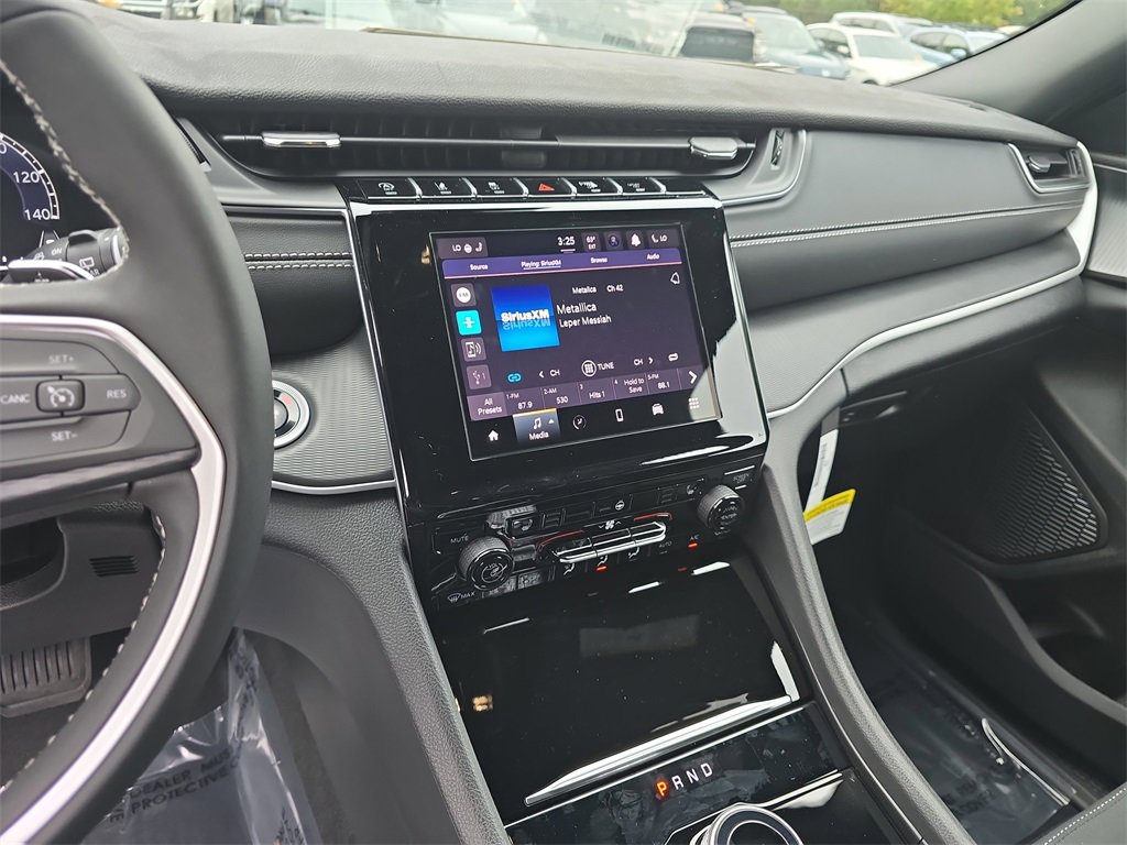 New 2025 Jeep Grand Cherokee Laredo w/ Luxury Tech Group I image 20