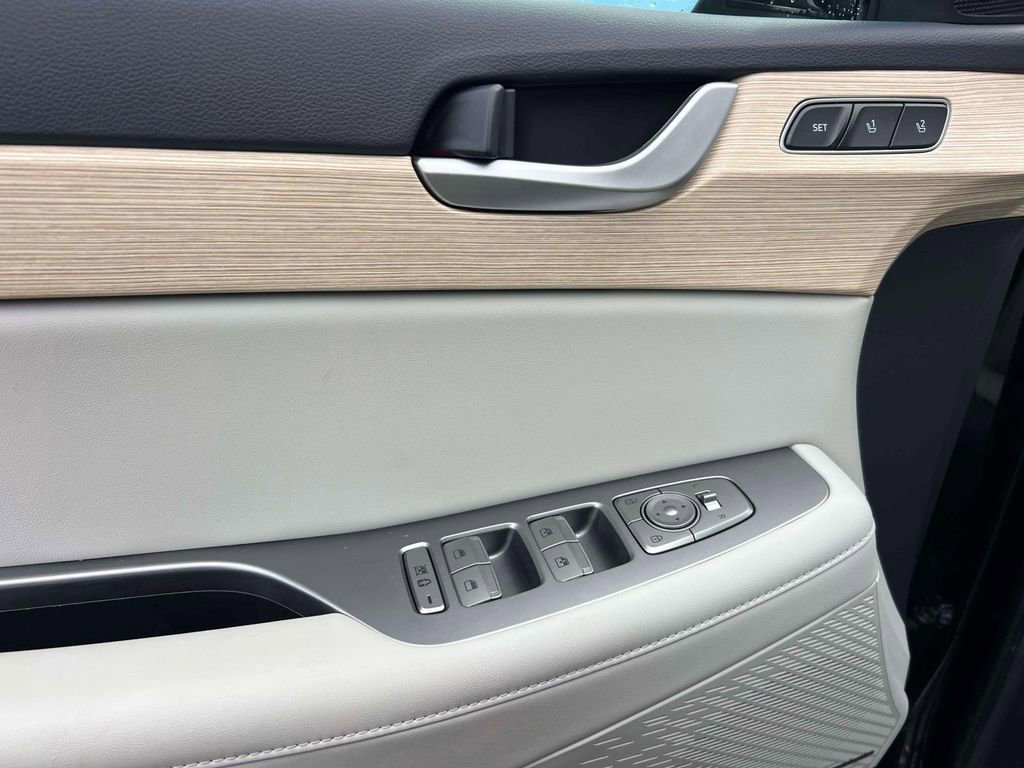 Used 2025 Hyundai Palisade Limited image 16