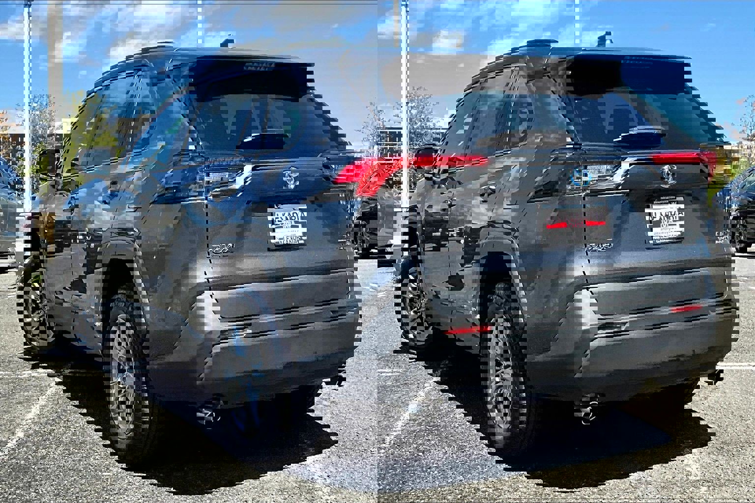 Used 2022 Toyota RAV4 LE image 11